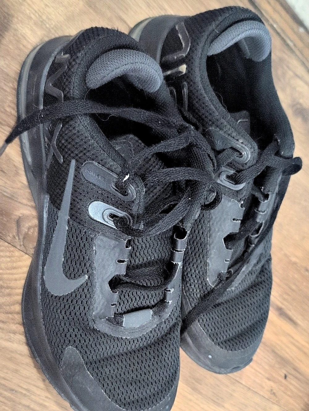 Nike Air Max Axis Black Sneakers